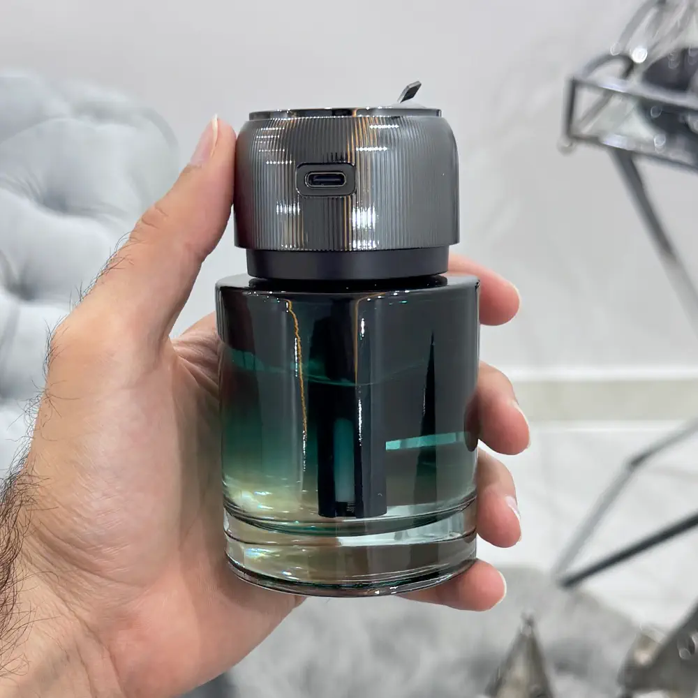 khoshbookonandeh-1.webp خوشبو کننده هوشمند خودرو همراه چراغ کهکشانی مدل Car Fragrance